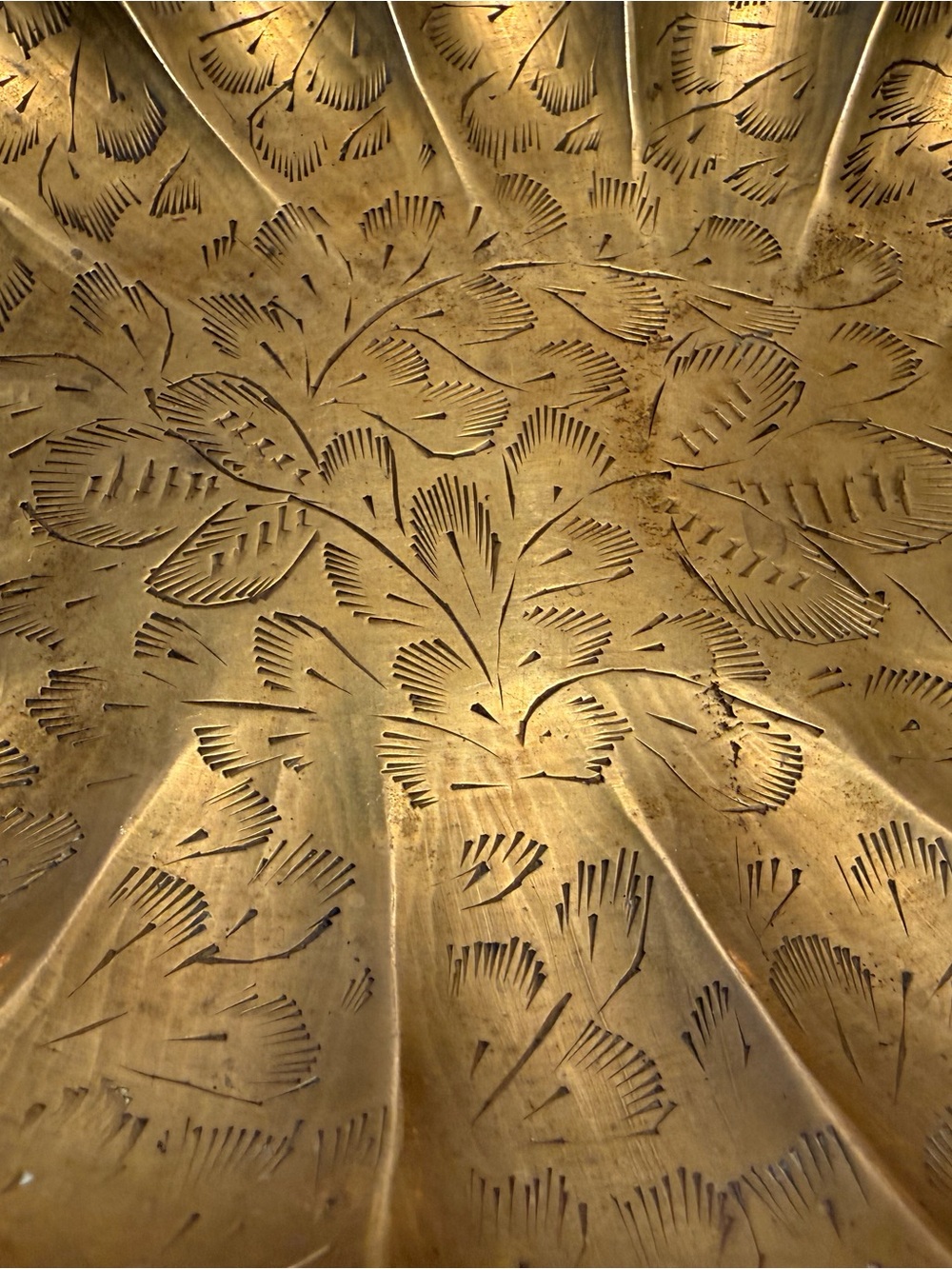 BEAUTIFUL!! Decorative Floral Engraved Brass Scalloped Trinket Tray Dish 9.30oz - Picture 4 of 5